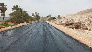 البدء في رصف طريق دير...