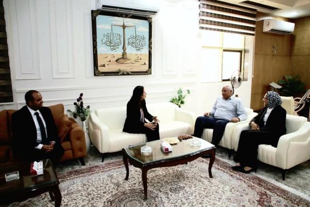محافظ الوادي الجديد يلتقي وفد "فولبرايت مصر"