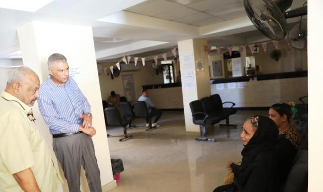 جولة مفاجئة لـ محافظ أسوان بالمركز التكنولوجى