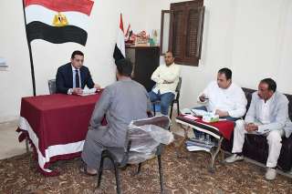 نائب محافظ الفيوم يبحث مشاكل...