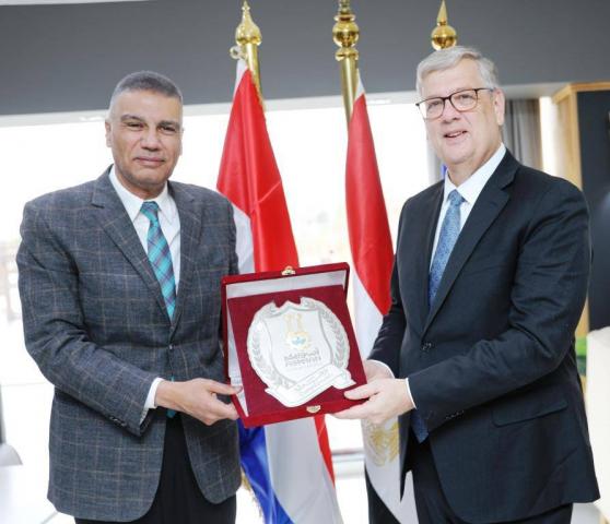 محافظ أسوان وسفير هولندا