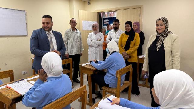 مدير فرع الرعاية الصحية يتفقد لجان الامتحانات