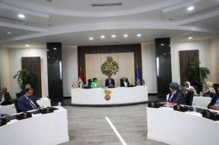 بحضور نائب وزير الصحة..محافظ أسوان...