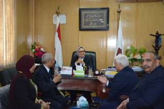نائب محافظ الوادي الجديد تبحث...