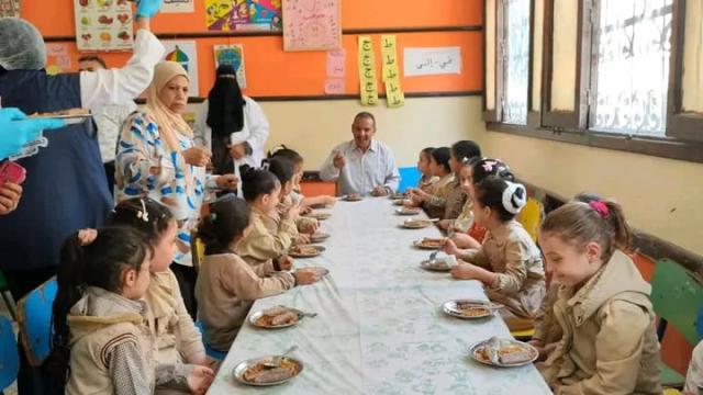 عودة توزيع الوجبات الساخنة