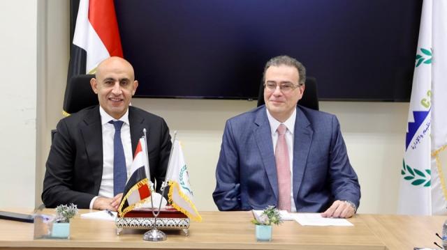 وزير التعليم ورئيس الجهاز المركزي للتنظيم والادارة