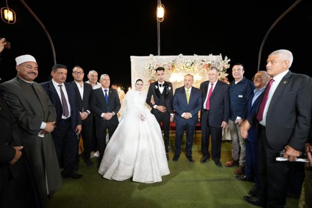 . محافظ أسيوط يشهد حفل زفاف فتاة يتيمة