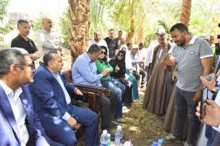 محافظ أسيوط يلتقي أهالي عرب...