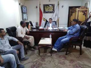 ‏رئيس مدينة أرمنت يعقد اجتماعًا...