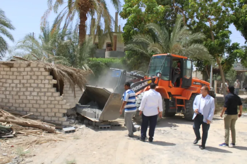 رئيس مدينة أرمنت يقود حملة إزالات