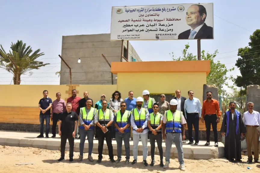 محافظ أسيوط يتفقد مشروعات تطوير مزارع الإنتاج الحيواني بعرب مطير والعوامر