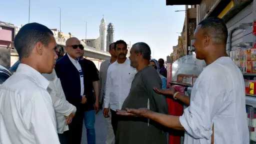 عمارة يتفقد شوارع مدينة الأقصر...