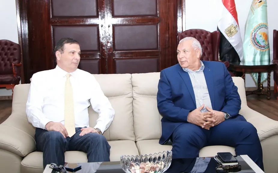 وزير الزراعة و محافظ الوادي الجديد