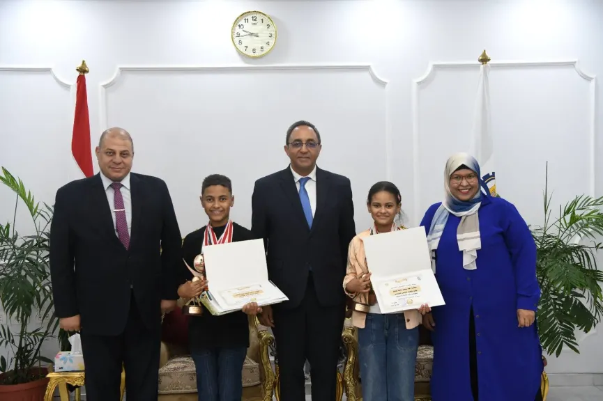 محافظ قنا يكرم الفائزين بجائزة الدولة للمبدع الصغير