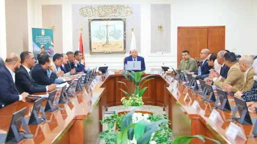 محافظ الوادي الجديد يتابع موقف...