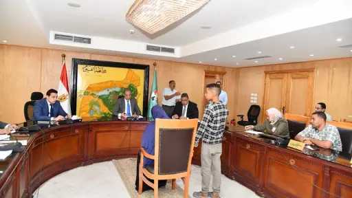خلال اللقاء الدوري مع المواطنين..محافظ...