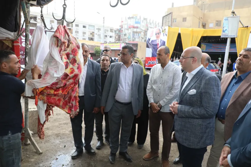 محافظ بني سويف يفتتح معرضا للحوم والسلع