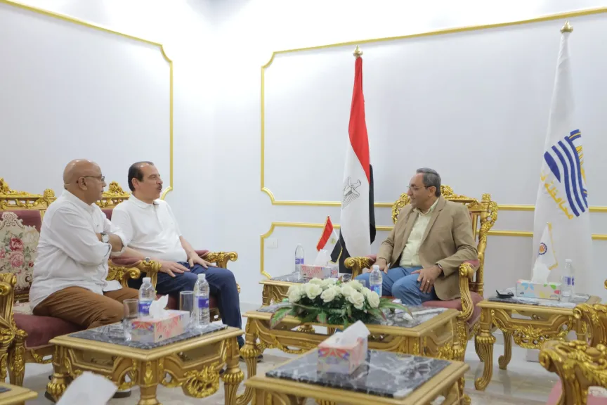 محافظ قنا و نائب وزير الصحة