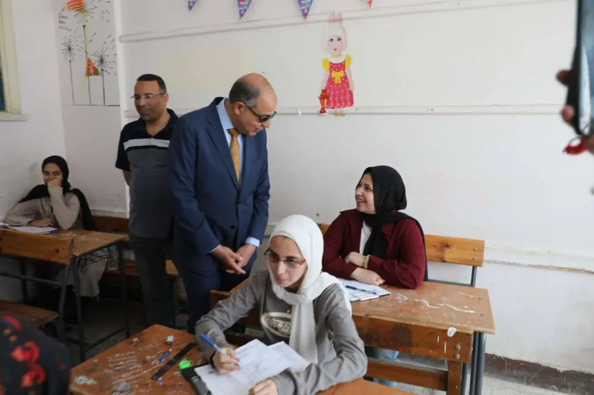 محافظ المنيا يتفقد لجان امتحانات الشهادة الاعدادية والدبلومات الفنية