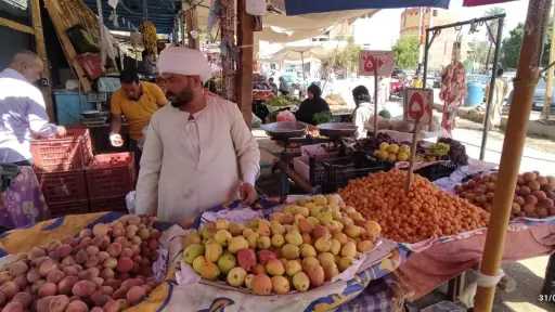 إقبال كبير على منافذ بيع...