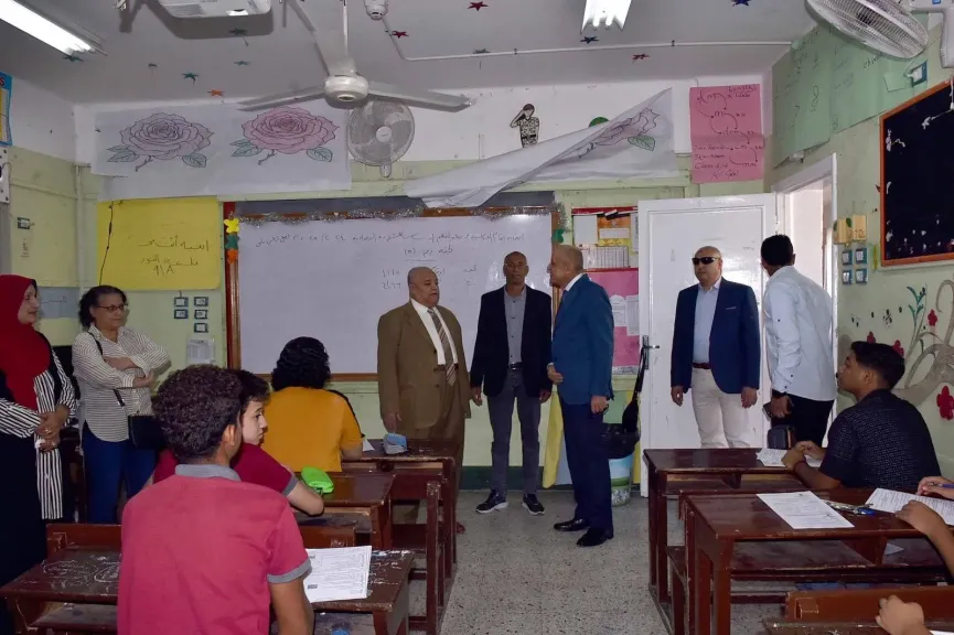 محافظ الأقصر يتفقد لجان امتحانات الشهادة الإعدادية