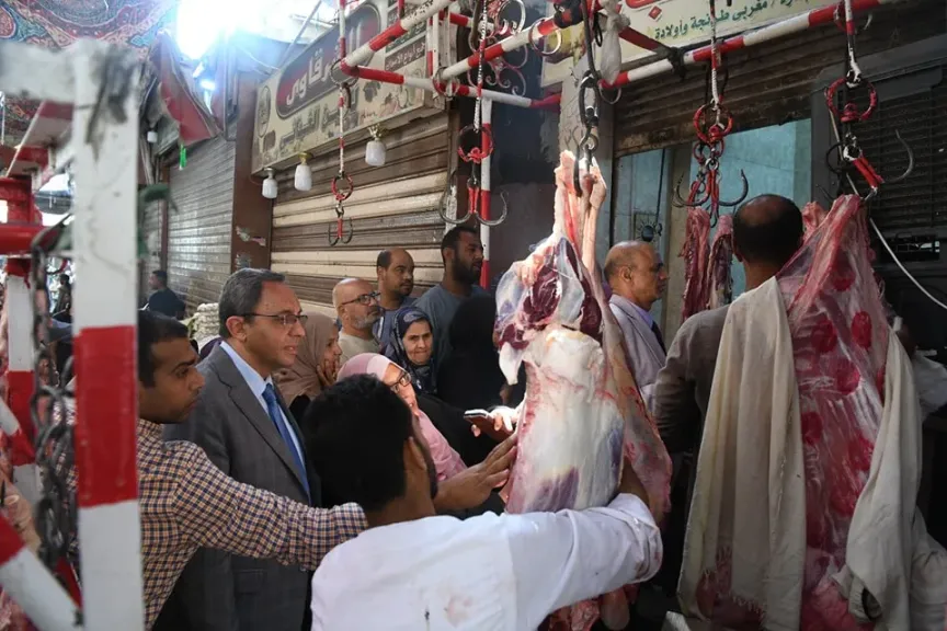 محافظ قنا يتابع جاهزية المخابز والأسواق