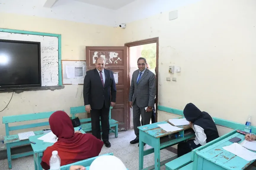 محافظ قنا يتفقد لجان امتحانات الشهادة الإعدادية