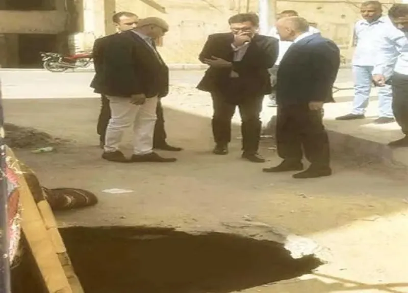 وزير الثقافة أثناء تفقده للموقع