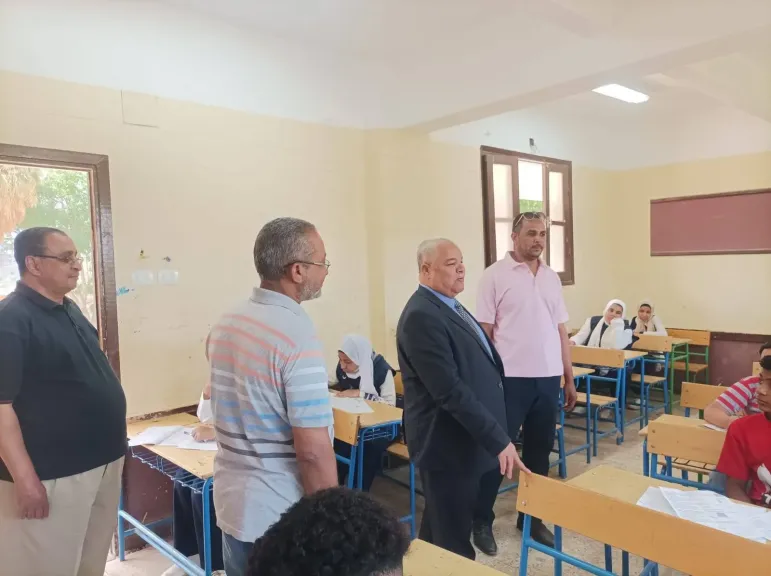 وكيل تعليم الأقصر يتفقد الامتحانات