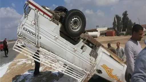 إصابة 3 أشخاص في انقلاب...