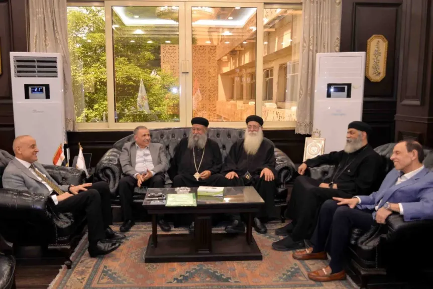 وفد كنسى يهنيء محافظ الأقصر بحلول عيد الأضحى