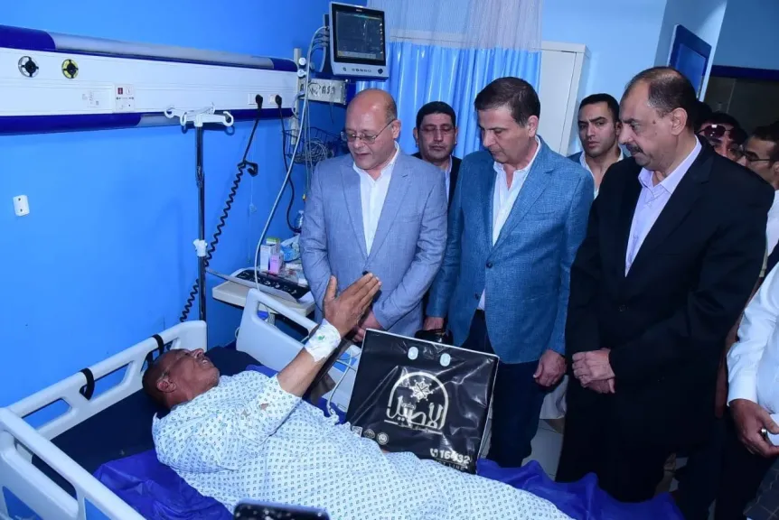 وزير الزراعة ومحافظ سوهاج يزوروان المسئول المصاب