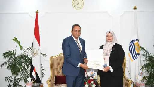 محافظ قنا يكرم أوائل البرامج...