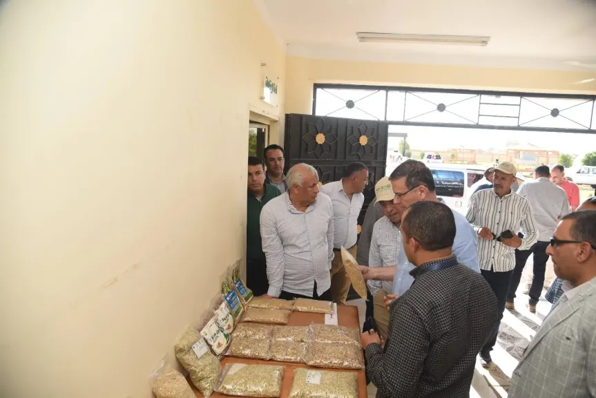 وزيرا الزراعة والري ومحافظ الوادي الجديد يتفقدون مركز بحوث الصحراء