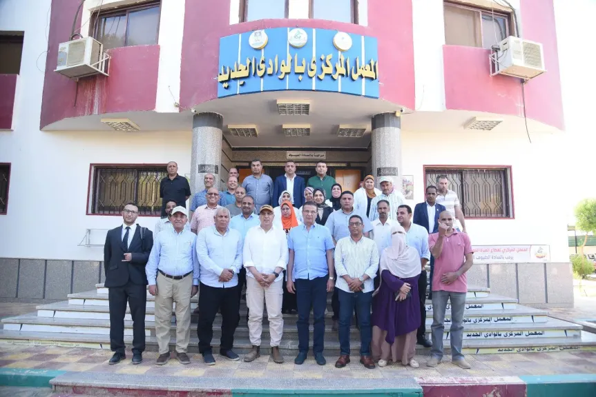 محافظ الوادي الجديد و وزيرا الري والزراعة يتفقدون المعمل المركزي لتحاليل المياه