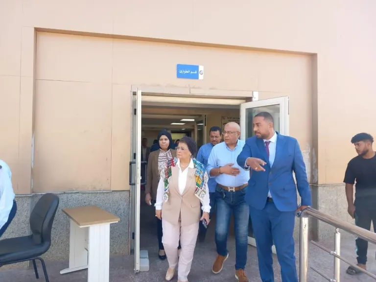 نائب وزير الصحة تتفقد عددا من المنشآت الصحية في قنا