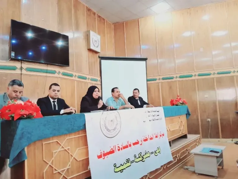 جانب من الندوة