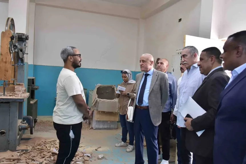 محافظ الأقصر يتفقد حاضنة الأعمال بمدينة طيبة الجديدة