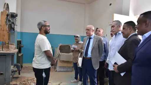 محافظ الأقصر يتفقد حاضنة الأعمال...