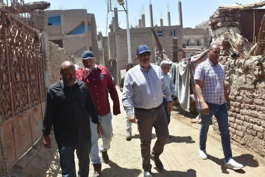 رئيس مياه الأقصر يتابع الوصلات المنزلية
