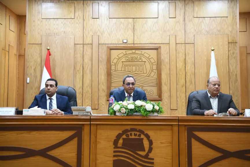 محافظ قنا يلتقي بالمهندسين الجدد