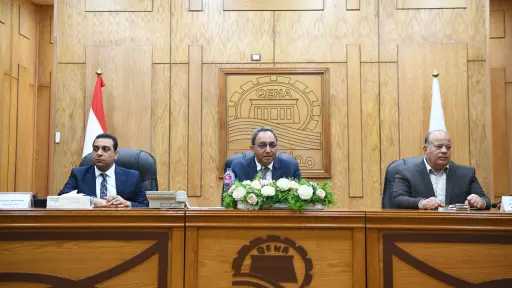محافظ قنا يلتقي بالمهندسين الجدد...