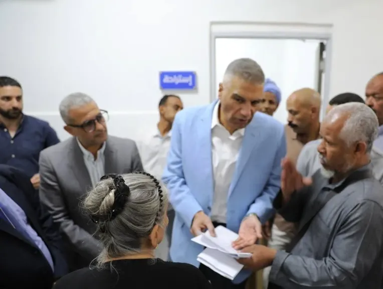 محافظ أسوان يتابع تشغيل منظومة التأمين الصحى الشامل