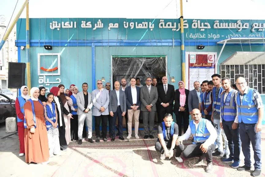 محافظ قنا يفتتح منفذ ”حياة كريمة”