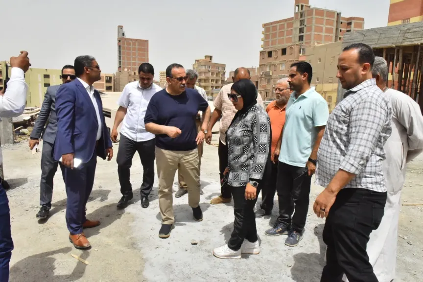 محافظ أسيوط يتفقد مشروع السوق الحضاري بأبنوب