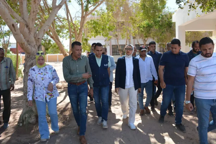 نائب محافظ الوادي الجديد تتابع استعدادات استقبال قافلة ”إيد واحدة”