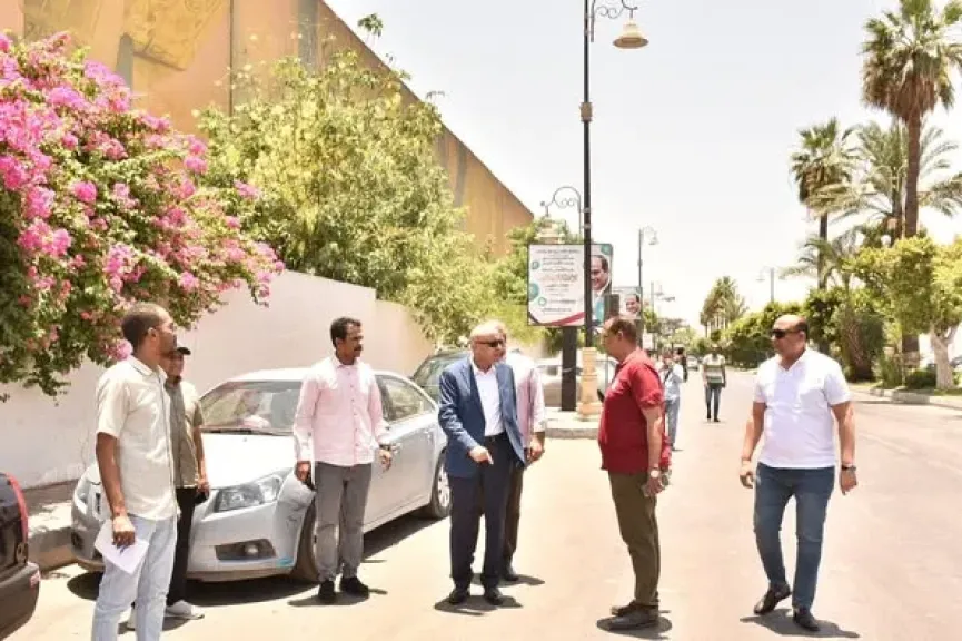 محافظ الأقصر يجري جولة تفقدية مفاجئة لمتابعة النظافة