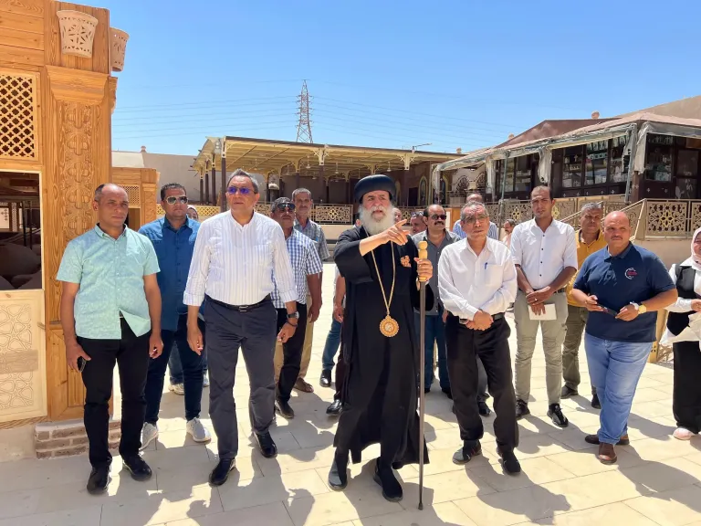 محافظ قنا يزور أديرة نقادة