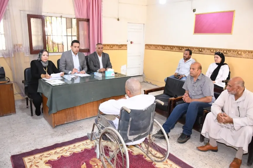 نائب المحافظ يبحث شكاوي المواطنين