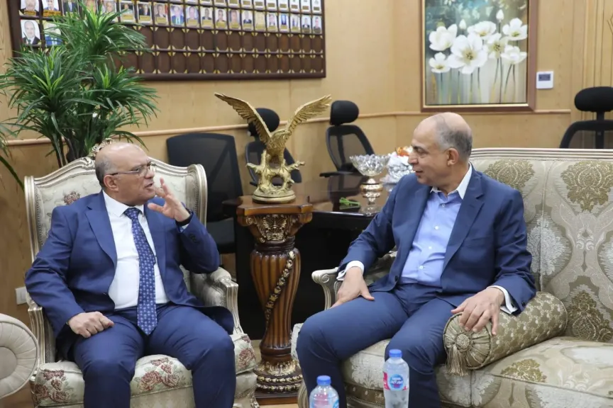 محافظ المنيا يهنئ اللواء حاتم حسن بتوليه مهام منصبه مديراً للأمن